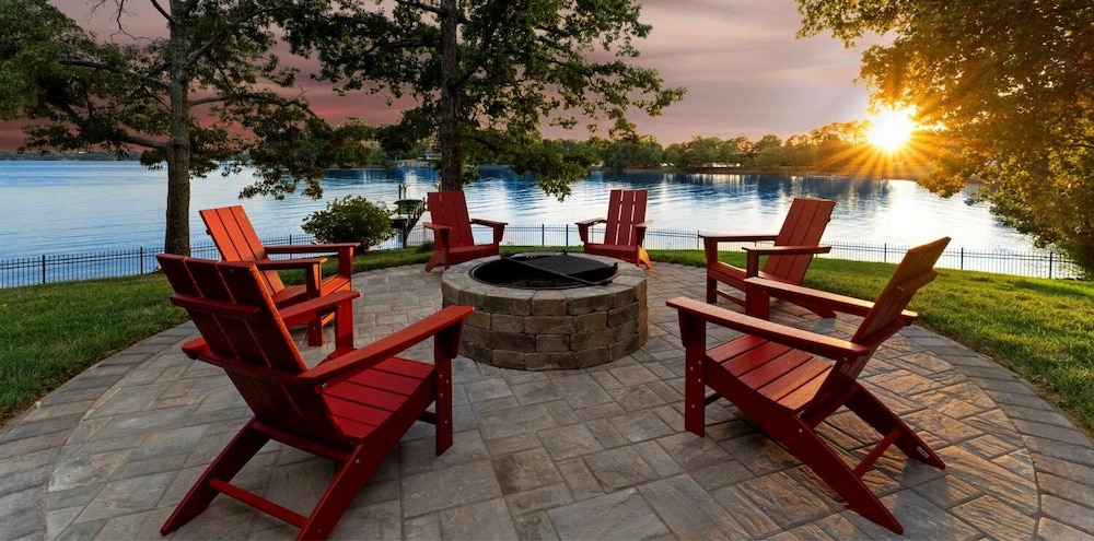 Sunset on Ballycastle in Mooresville, United States