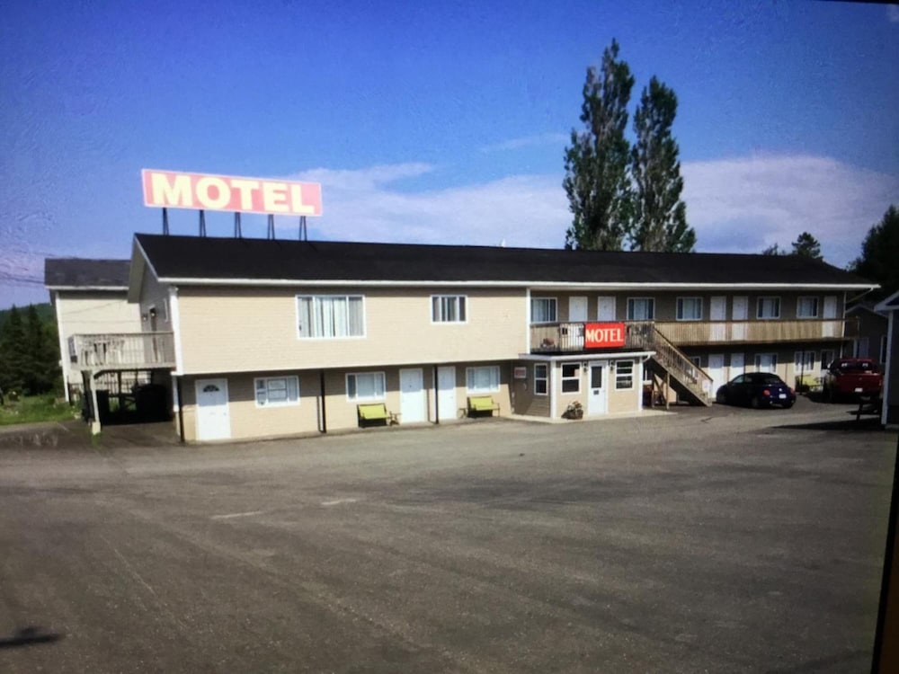 Fort Road Motel in Perth, Canada