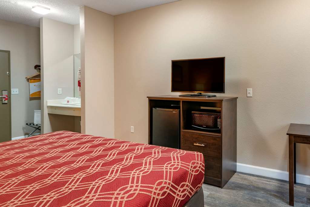 Econo Lodge Inn & Suites Granite City St. Louis - photo 15