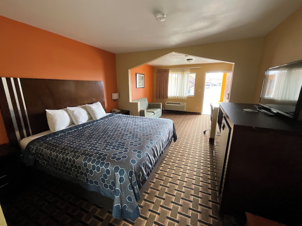 Executive Inn & Suites - photo 5