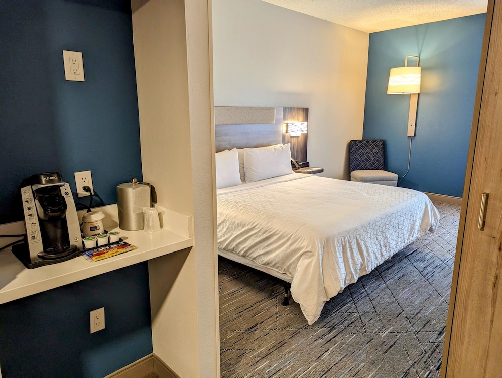 Holiday Inn Express Indianapolis Airport by IHG - photo 18