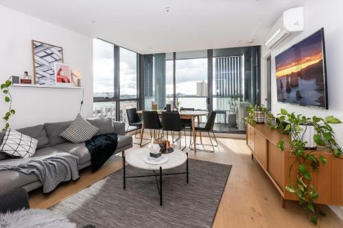 Coveted Collingwood Balcony Hideaway with Views — 4-Star Luxury Hotel in Melbourne, Australia
