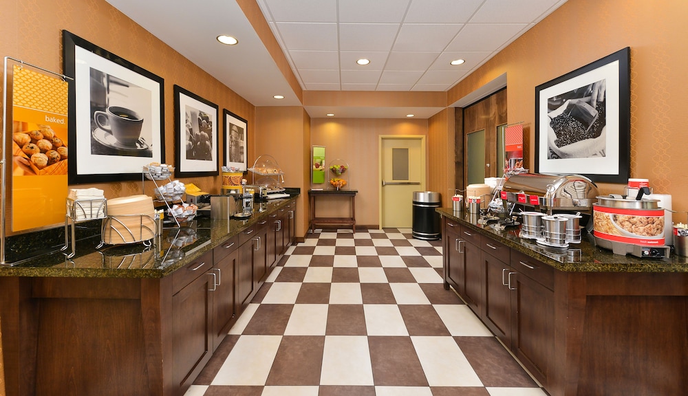 Hampton Inn Clinton IA - photo 45