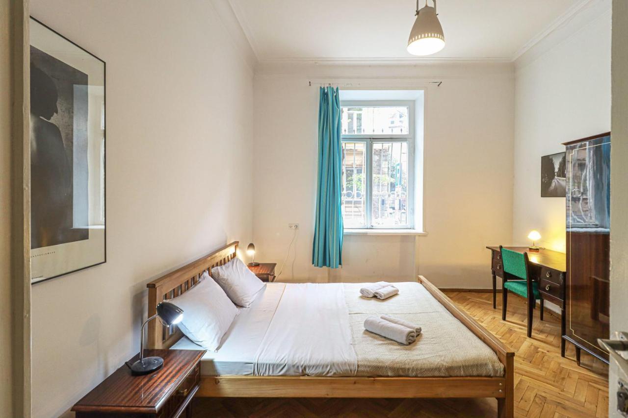 INOLA Sunny flat with balcony in central Tbilisi