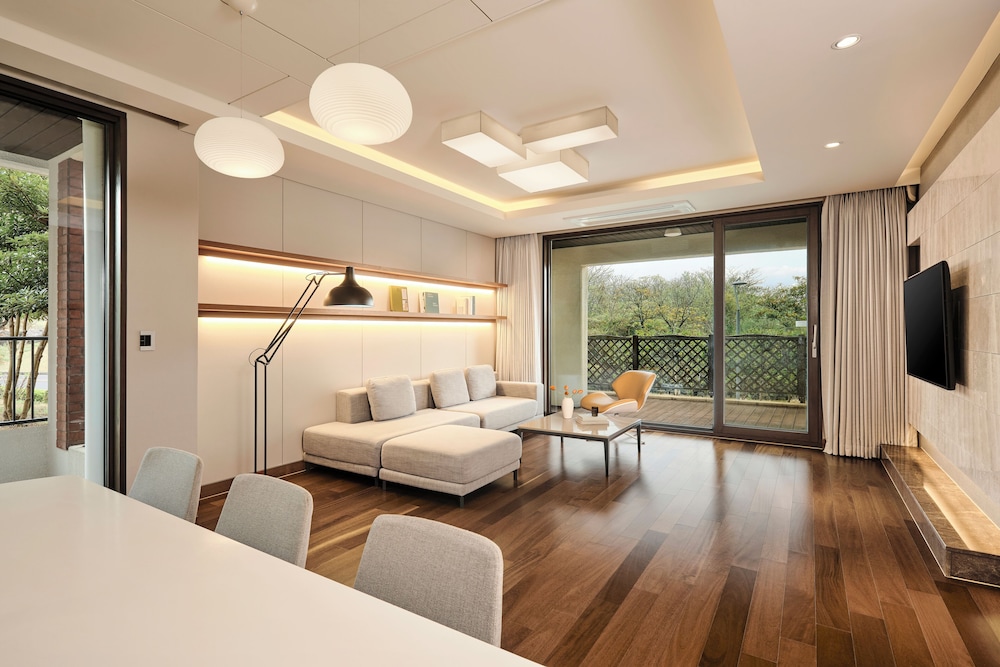 Somerset Jeju Shinhwa World — 5-Star Luxury Hotel in Seogwipo, South Korea
