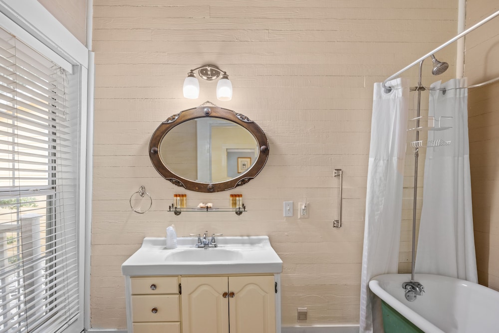 Coombs Inn and Suites - photo 29