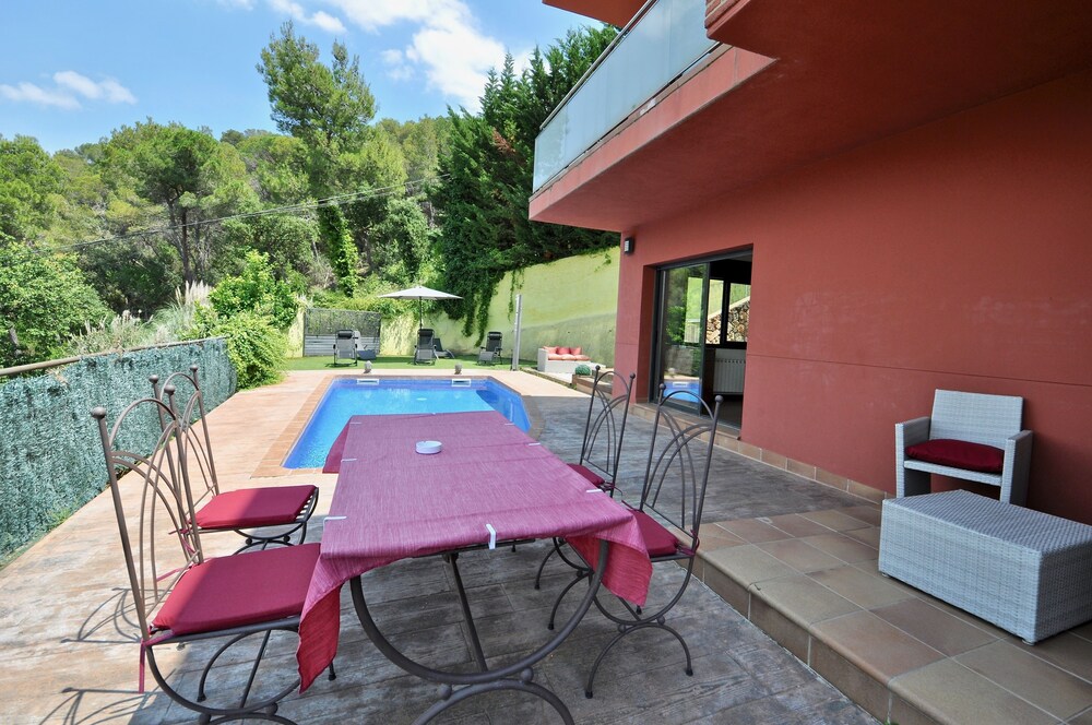 Villa Carmens Lloretholiday — 4-Star Luxury Hotel in Blanes, Spain