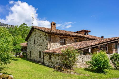Casa de Aldea La Venta los Probes — 4-Star Luxury Hotel in Llanes, Spain