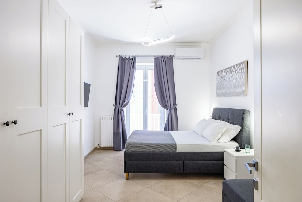 Chiaia Boutique Flat on Pedestrian area by Napoliapartments — 4-Star Luxury Hotel in Naples, Italy
