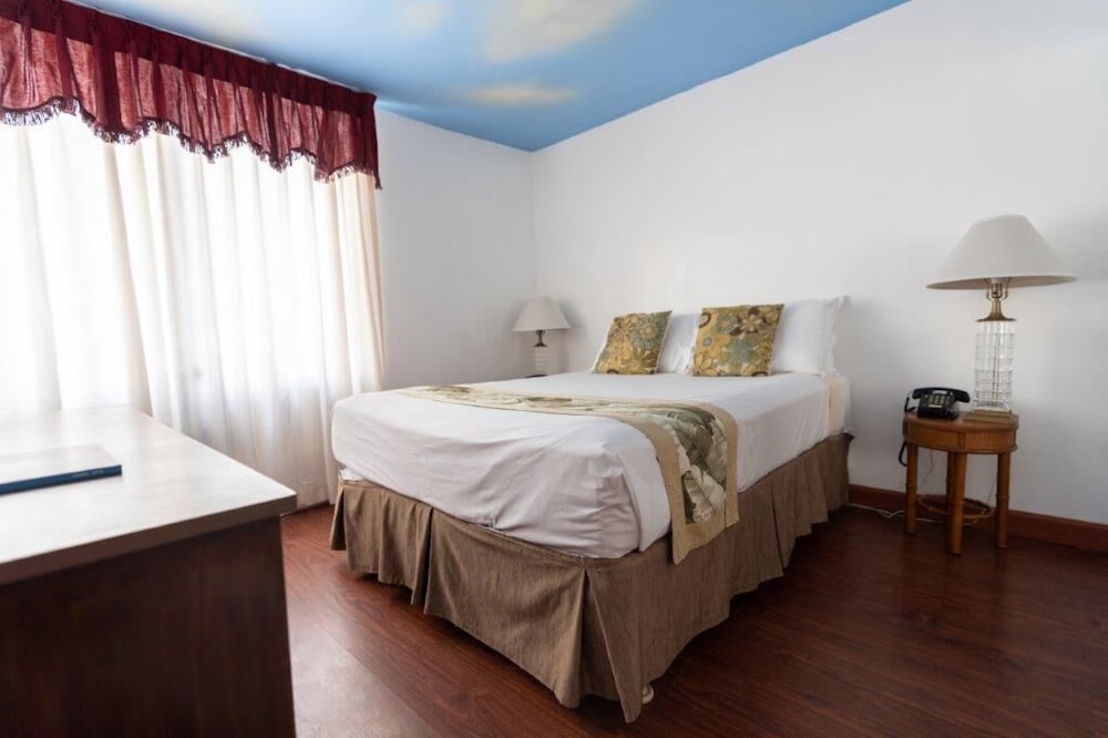 Holiday Surf Hotel - photo 12