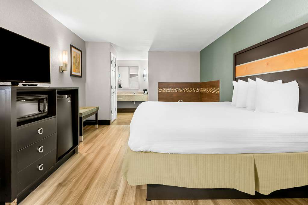 Best Western Executive Suites - photo 15