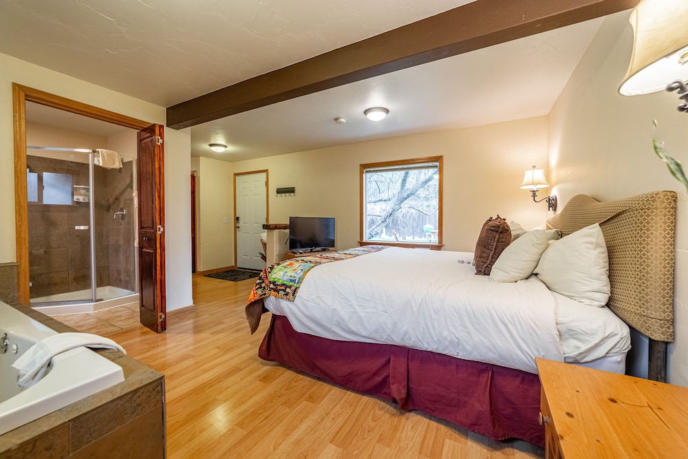 The Islander Inn - photo 24