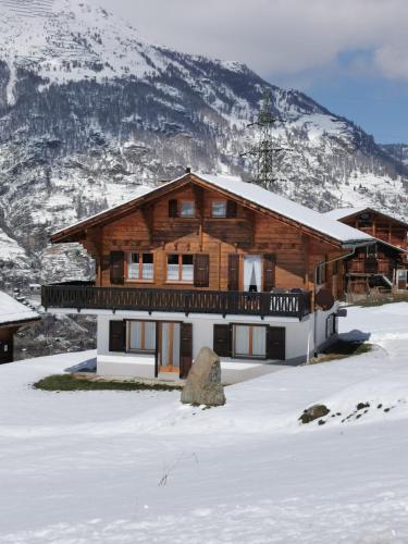 CHALET HÜTTLE authentisch ruhig mitten im grün — 4-Star Luxury Hotel in Grachen, Switzerland