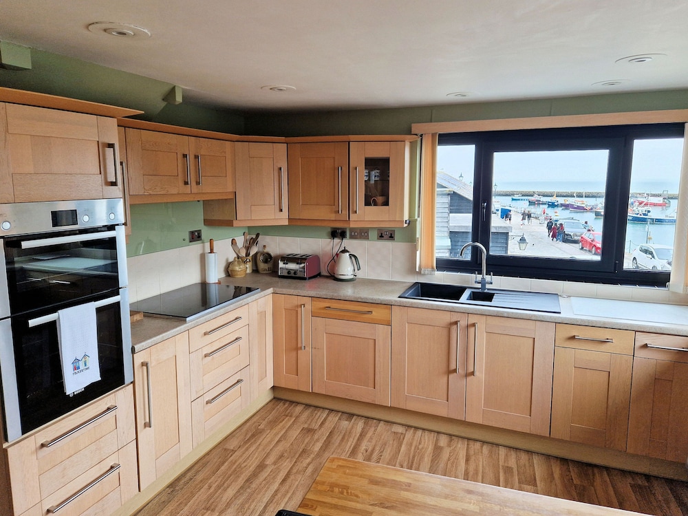 Unique 2BD Apartment Folkestone Harbour — 4-Star Luxury Hotel in Folkestone, United Kingdom