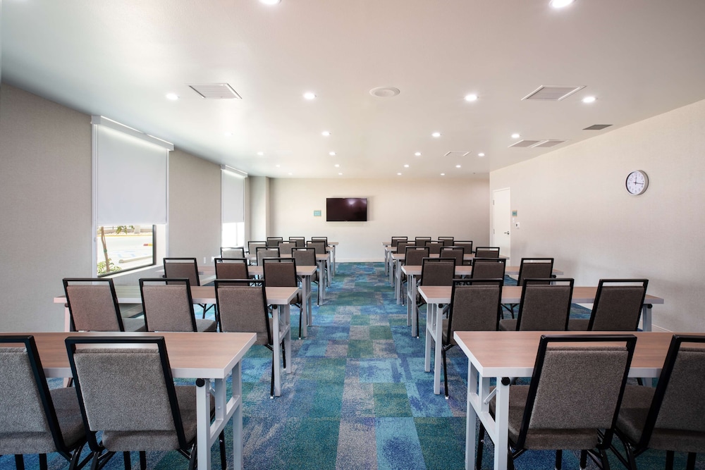 Home2 Suites by Hilton Roswell NM - photo 36
