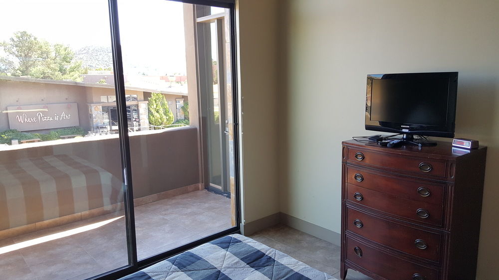 Picazzos Loft in the View Plaza - photo 9