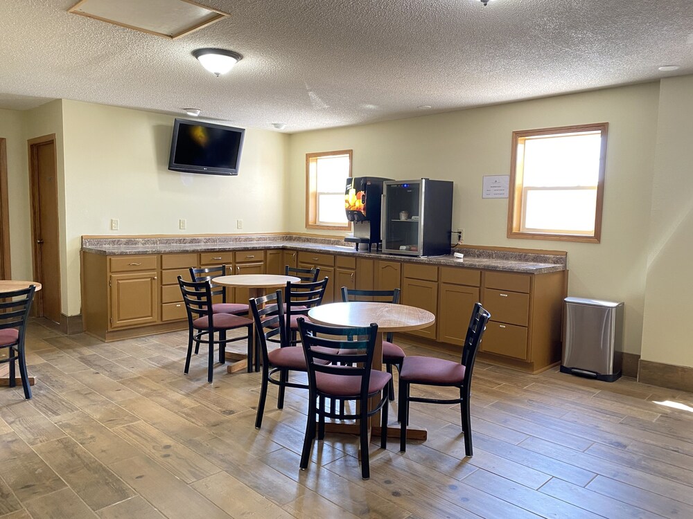 Campus Inn Motel - photo 15