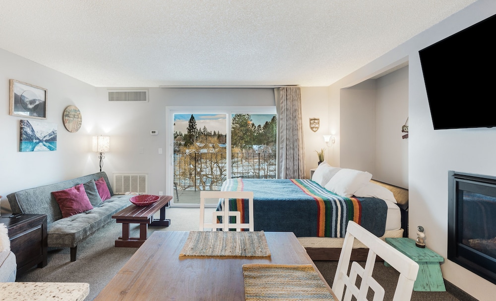 Bend Riverside Inn & Suites - photo 75
