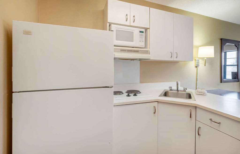 Extended Stay America Suites Chicago Woodfield Mall - photo 9