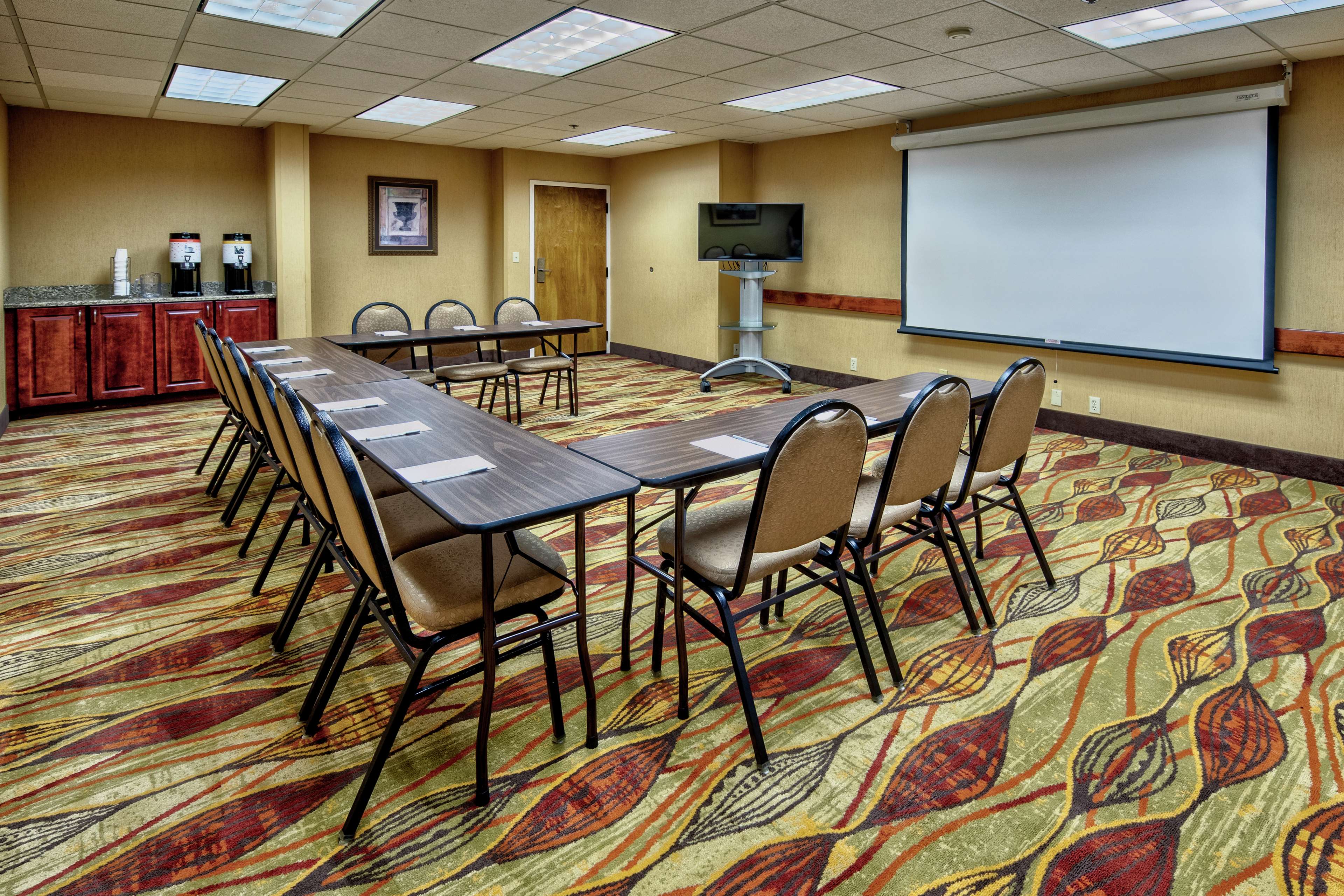 Hampton Inn Corinth - photo 10