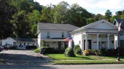 Colonial Inn & Creamery - photo 7