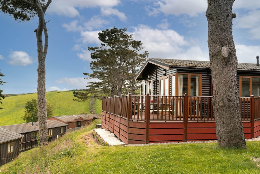 Finest Retreats Whitsand Bay Lodge — 4-Star Luxury Hotel in Torpoint, United Kingdom