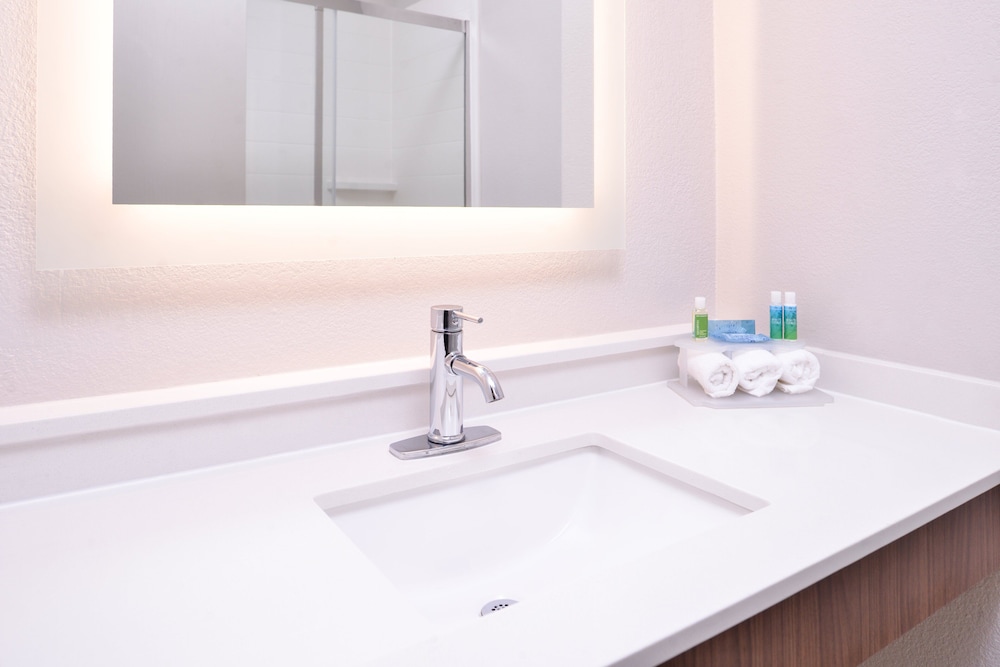 Holiday Inn Express Hotel & Suites Elgin by IHG - photo 20