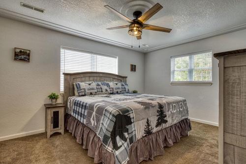 Bearskin Getaway Hot Tub Free Attraction Tickets WIFI - carbon neutral hotel in Sevierville