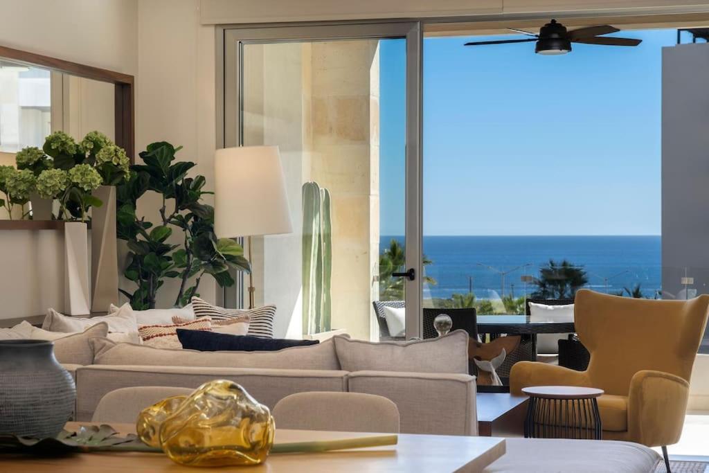 Luxury Beachfront Apartment in Cabo — 4-Star Luxury Hotel in Cabo San Lucas, Mexico