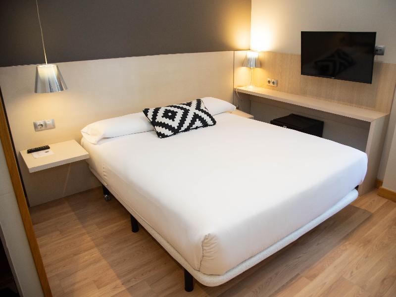 Cadosa - carbon neutral hotel in Soria