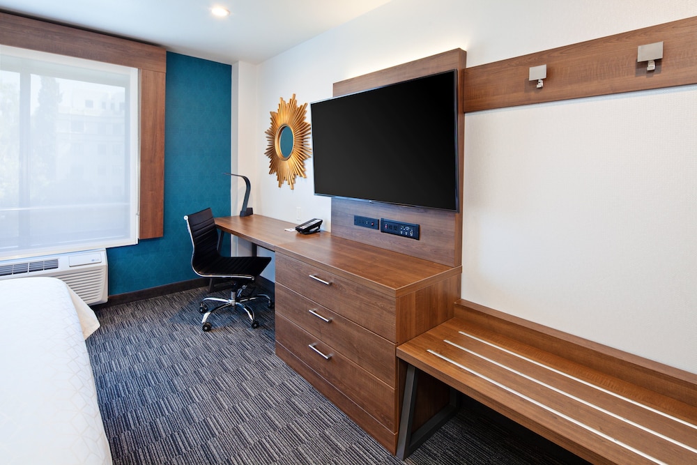 Holiday Inn Express Hotel & Suites Hollywood Walk of Fame by IHG - photo 40