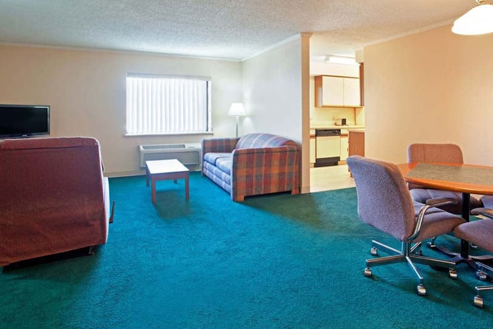 Norwood Inn & Suites by BlissPoint Post Rd Indianapolis - photo 28