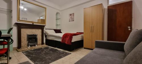 4 Bed Flat Sleeps 12 Pets Wifi — 4-Star Luxury Hotel in London, United Kingdom