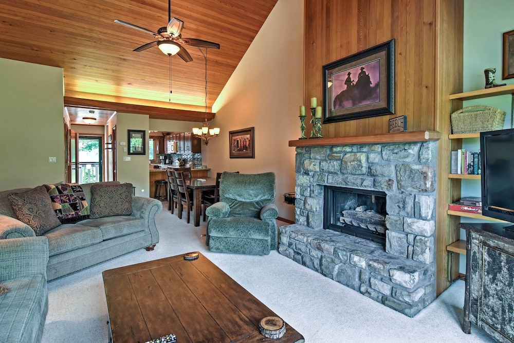 Beech Mountain Condo with Balcony Walk To Resort - photo 15