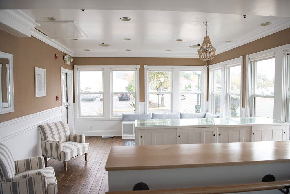 Majestic Inn & Spa - photo 35