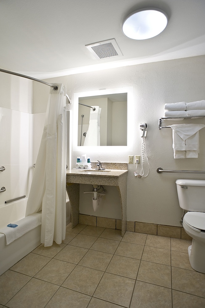 Holiday Inn Express Hotel & Suites Vermillion by IHG - photo 9