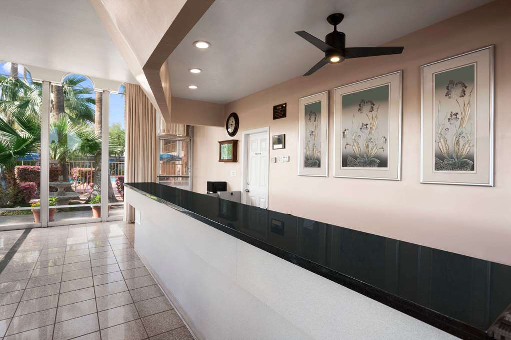 Travelodge by Wyndham Bakersfield - photo 5