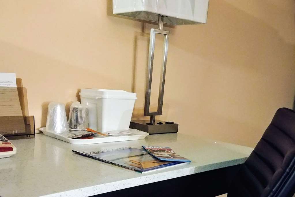 Econo Lodge Milldale Southington - photo 22
