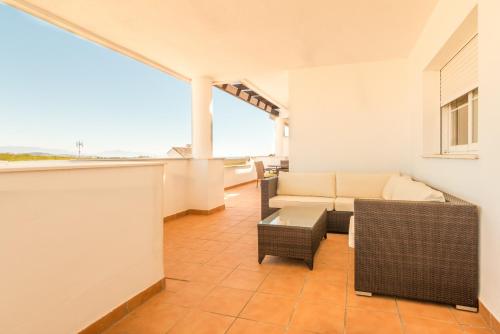 2167 Superb 2 bedrooms in luxury complex with pool — 4-Star Luxury Hotel in San Roque, Spain