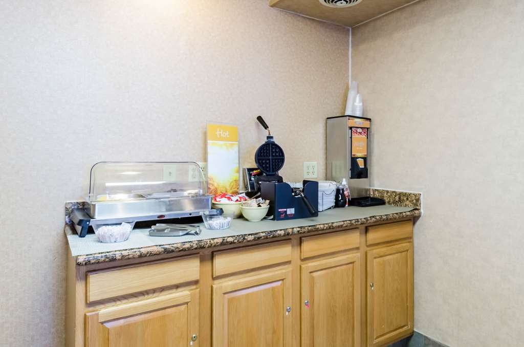 Quality Inn Chicopee Springfield - photo 24