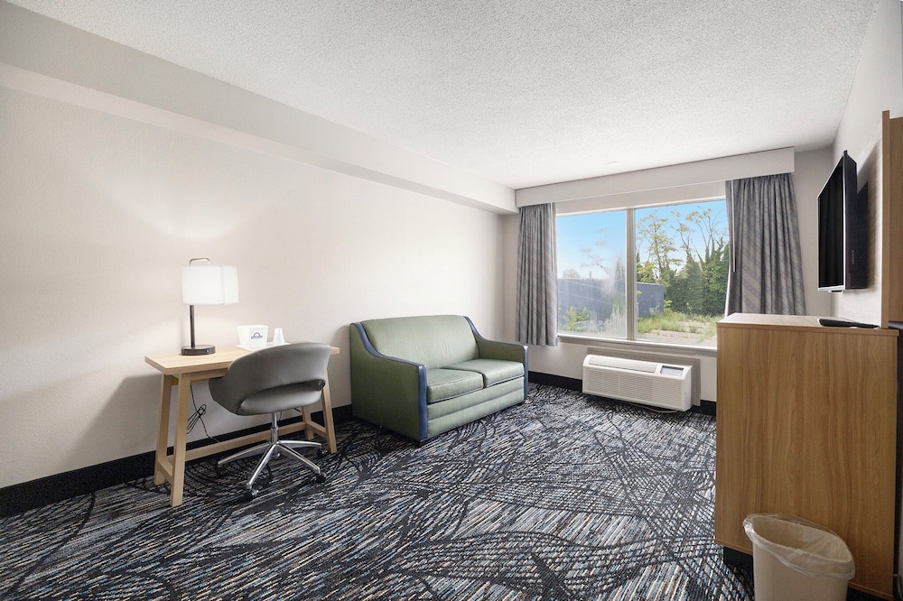 Days Inn & Suites by Wyndham Muskegon - photo 25