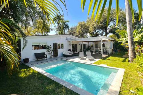 Pool Best location Steps to the water Kid friendly in Miami, United States