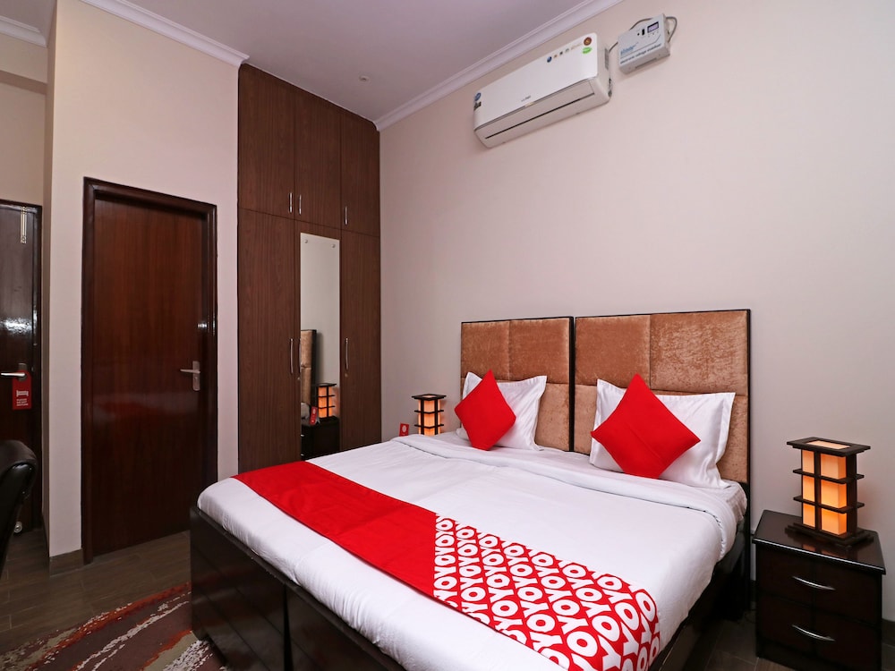 Oyo 17035 Arkaya - last minute hotel in Gurgaon