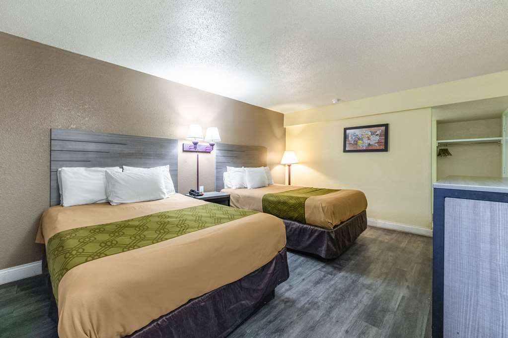 Econo Lodge San Marcos University Area - photo 15