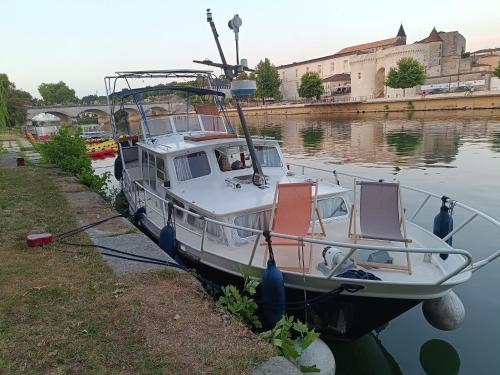 Logement Insolite Peniche Hollandaise — Cognac
