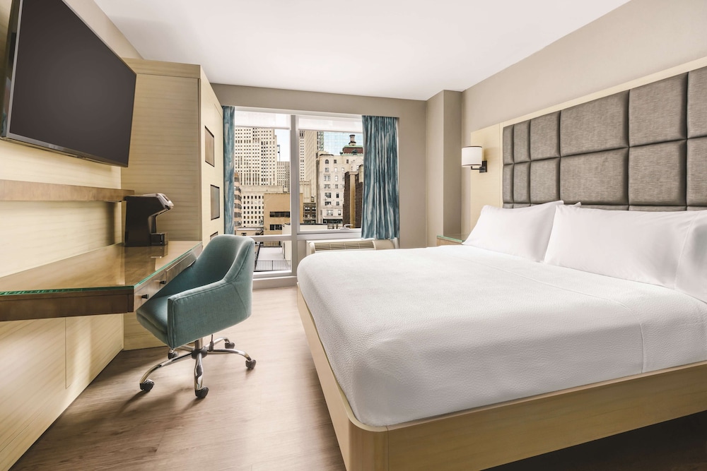 Hilton Garden Inn New York Times Square North - photo 17