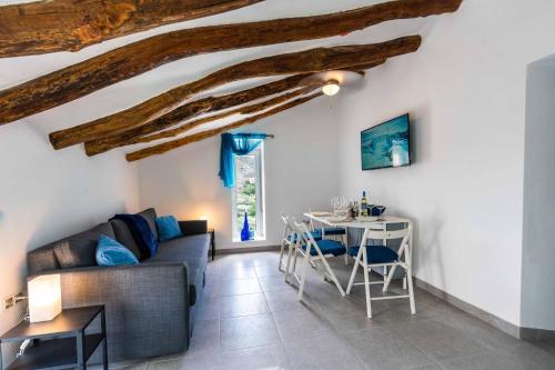 Azul A self catering apartment with shared pool & hot tub in Oria — 4-Star Luxury Hotel in Oria, Spain