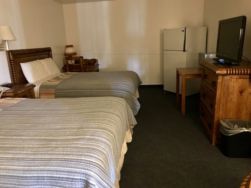 Four Corners Inn - photo 3