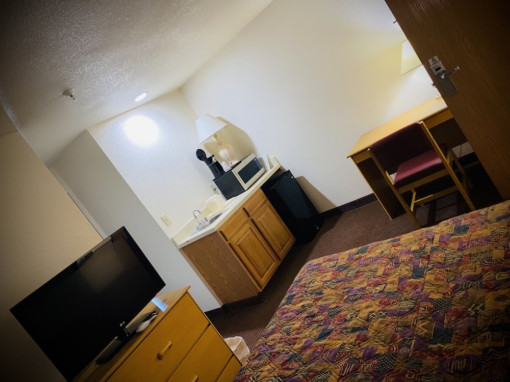 Herington Inn & Suites - photo 14