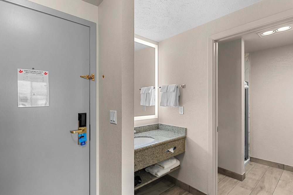 Clarion Pointe Wenatchee WA - photo 13
